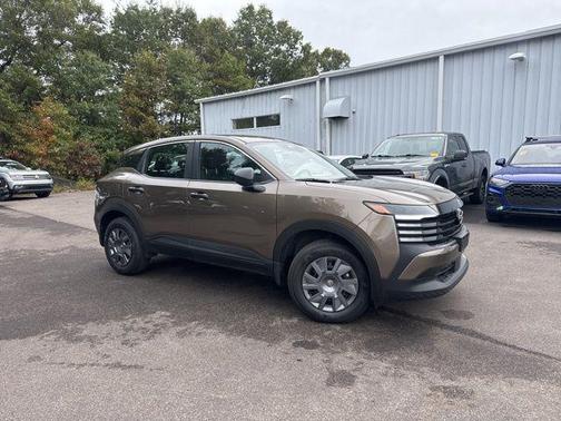 2025 Nissan Kicks S