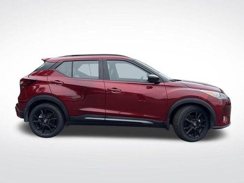 2022 Nissan Kicks SR