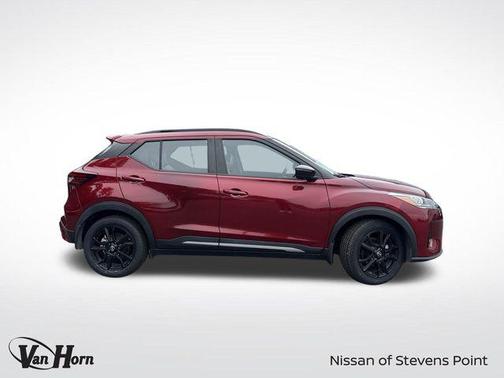 2022 Nissan Kicks SR