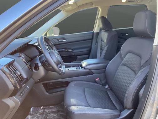 2022 Nissan Pathfinder SV 4WD