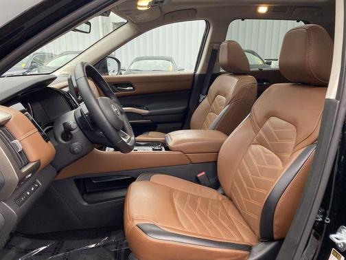 2024 Nissan Pathfinder Platinum 4WD