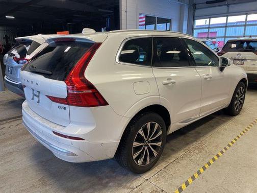 2023 Volvo XC60 B5 Plus Bright Theme