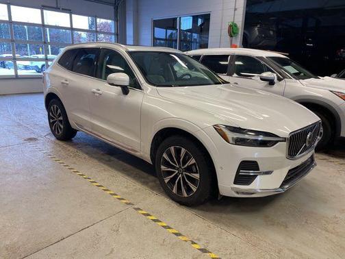 2023 Volvo XC60 B5 Plus Bright Theme