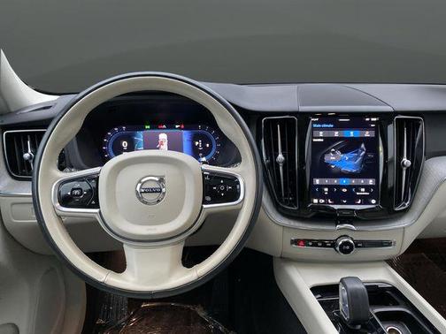 2023 Volvo XC60 B5 Plus Bright Theme
