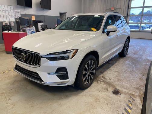 2023 Volvo XC60 B5 Plus Bright Theme
