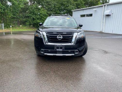 Super Black 2023 Nissan Pathfinder SL 4WD