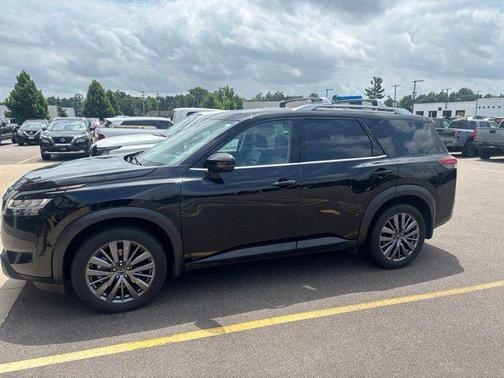 Super Black 2023 Nissan Pathfinder SL 4WD