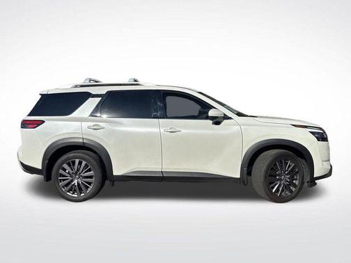 2023 Nissan Pathfinder SL 4WD