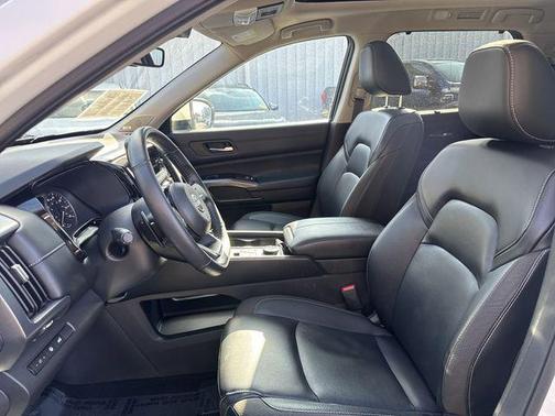 2023 Nissan Pathfinder SL 4WD