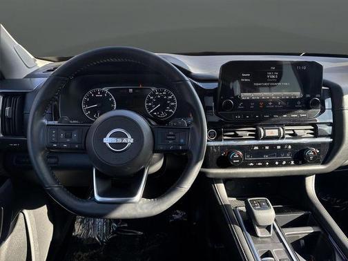 2023 Nissan Pathfinder SL 4WD