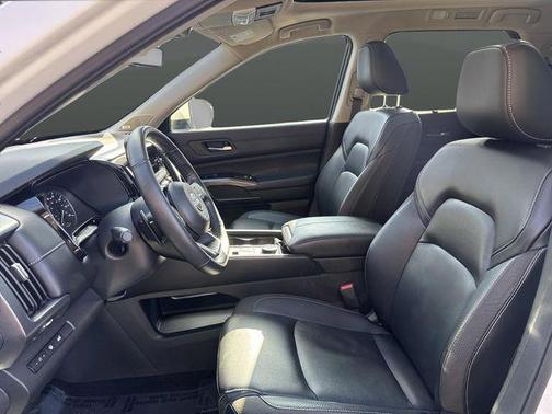 2023 Nissan Pathfinder SL 4WD