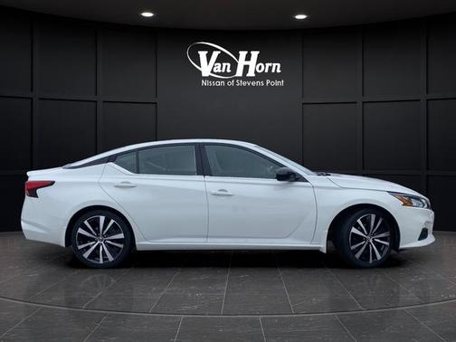 2022 Nissan Altima SR FWD