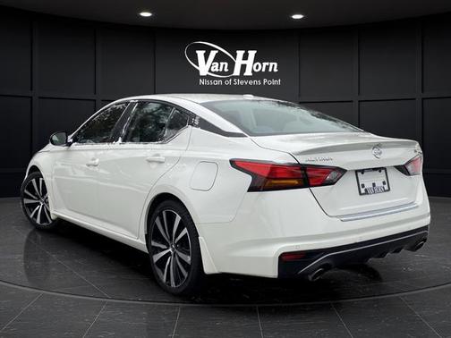 2022 Nissan Altima SR FWD