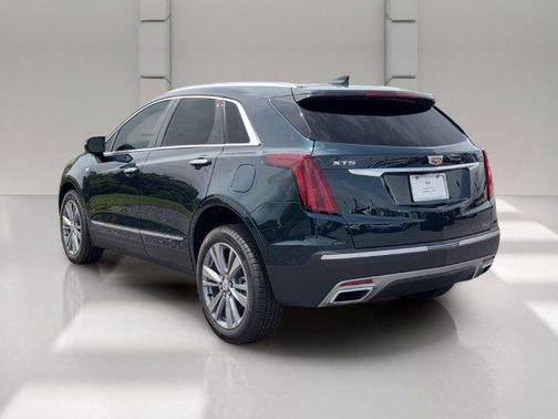 Emerald 2026 Cadillac XT5 Premium Luxury