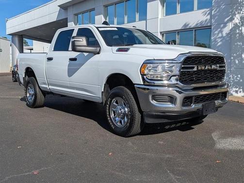 2024 RAM 2500 Tradesman Crew Cab 4x4 64' Box