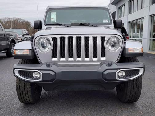 Photo 3 of 32 of 2021 Jeep Wrangler Unlimited Sahara