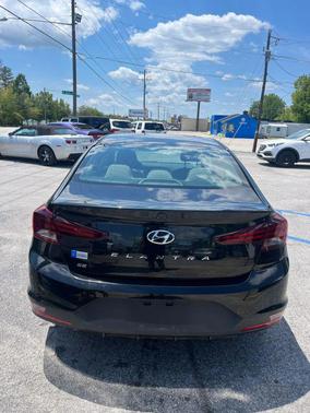 Black 2019 Hyundai ELANTRA SE