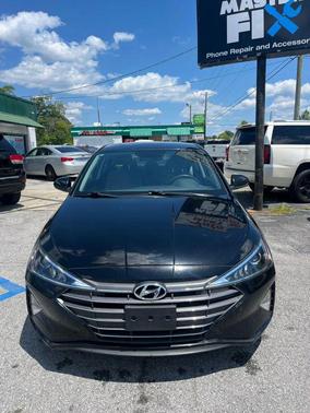 Black 2019 Hyundai ELANTRA SE