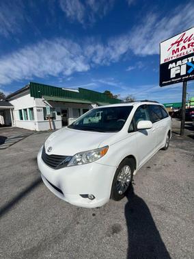 2013 Toyota Sienna XLE