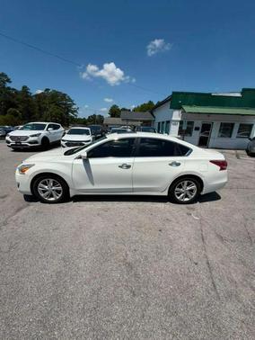 White 2013 Nissan Altima 2.5 SL