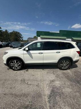 White 2016 Honda Pilot Elite