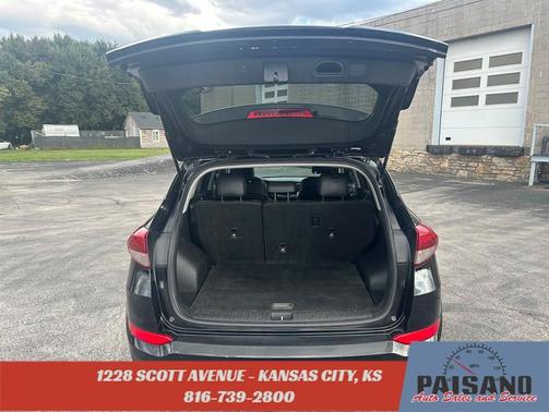 Black Noir Pearl 2017 Hyundai TUCSON SE Plus