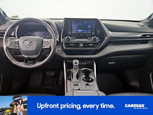 White 2021 Toyota Highlander XSE