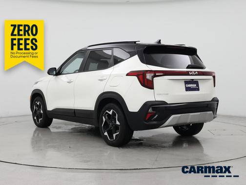 White 2025 Kia Seltos S