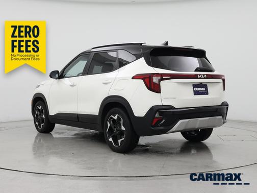 White 2025 Kia Seltos S