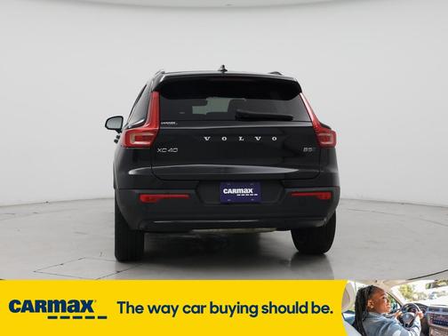 2024 Volvo XC40 B5 Core Bright Theme