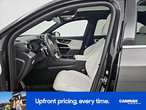 Gray 2024 Mercedes-Benz GLC 300