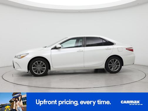 White 2016 Toyota Camry SE