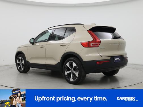 2025 Volvo XC40 B5 Plus Dark Theme