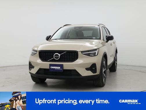 2025 Volvo XC40 B5 Plus Dark Theme