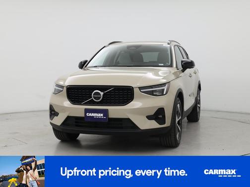 2025 Volvo XC40 B5 Plus Dark Theme