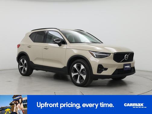 2025 Volvo XC40 B5 Plus Dark Theme