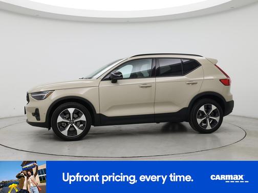 2025 Volvo XC40 B5 Plus Dark Theme