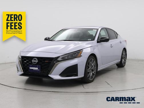 White 2024 Nissan Altima SR