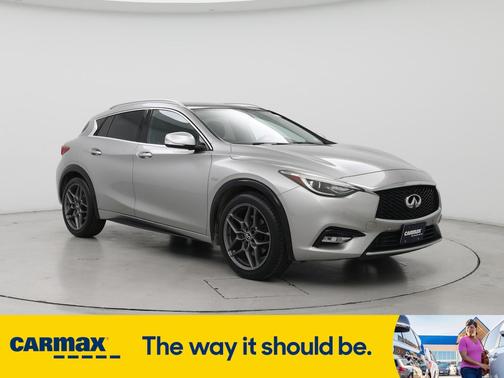 2017 INFINITI QX30 Premium