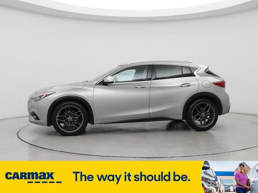 2017 INFINITI QX30 Premium
