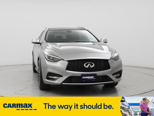 2017 INFINITI QX30 Premium