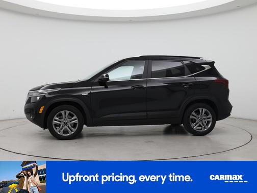Black 2023 Kia Seltos S