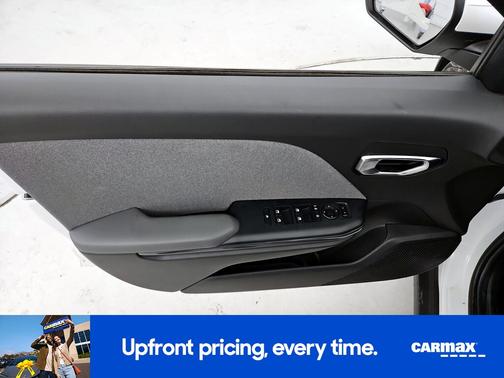 White 2025 Kia K4 EX