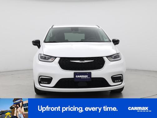 White 2024 Chrysler Pacifica Touring L