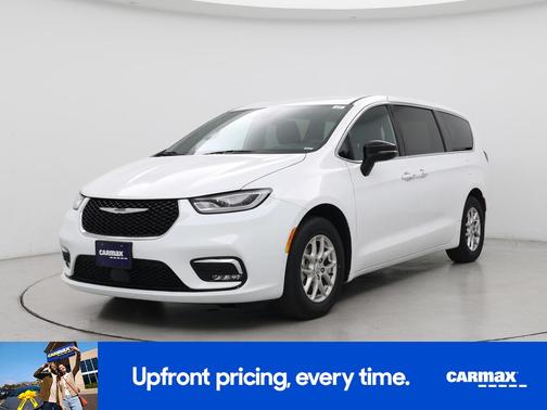 White 2025 Chrysler Pacifica Select