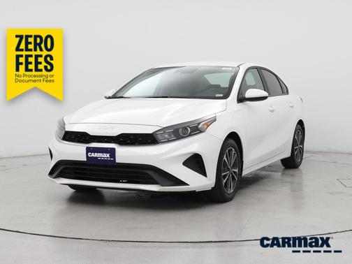White 2024 Kia Forte LXS