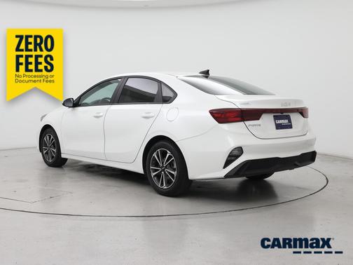 White 2024 Kia Forte LXS