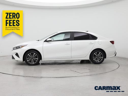 White 2024 Kia Forte LXS