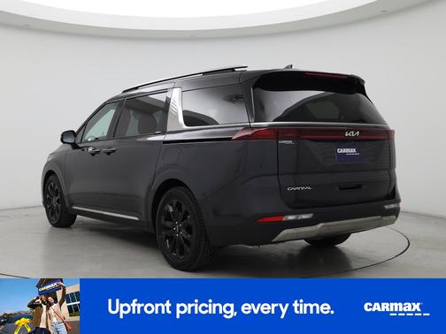 Gray 2023 Kia Carnival SX