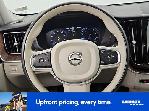 2021 Volvo XC60 T5 Momentum